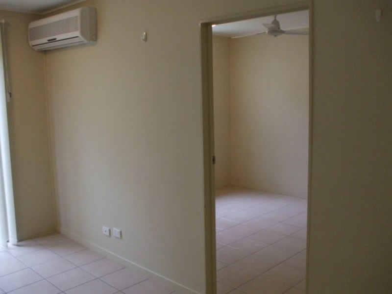 3/54  Percy Street, West End QLD 4810