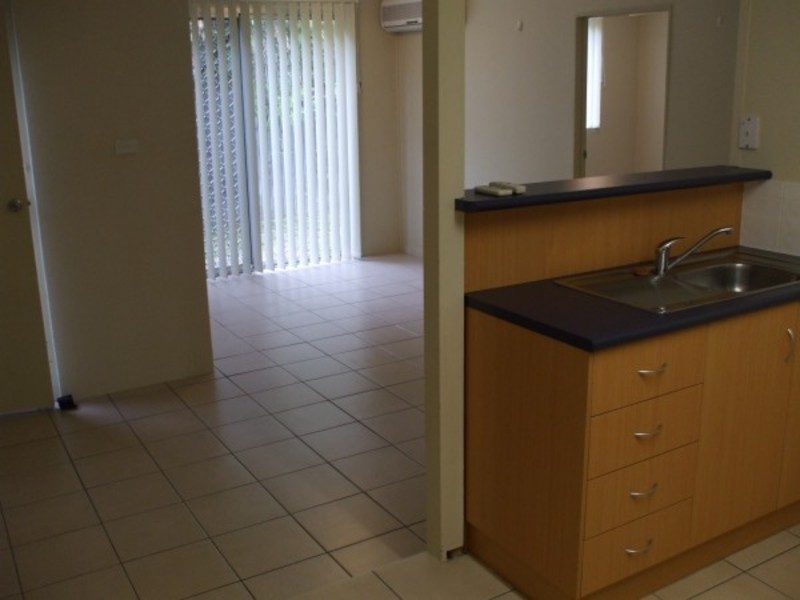 3/54  Percy Street, West End QLD 4810