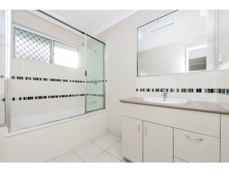 39 Limerick Way, Mount Low QLD 4818