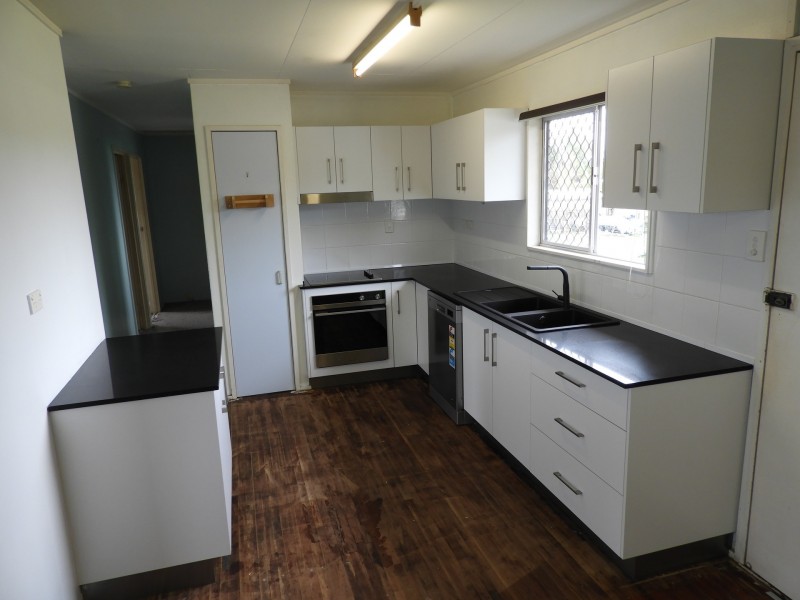 8 Wattle Street, Kirwan QLD 4817