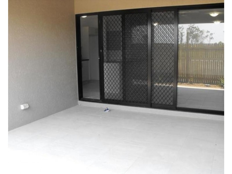 1/2 Claret Close, Condon QLD 4815