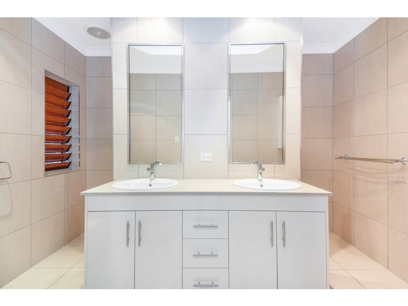 10 Albatross Court, Kirwan QLD 4817