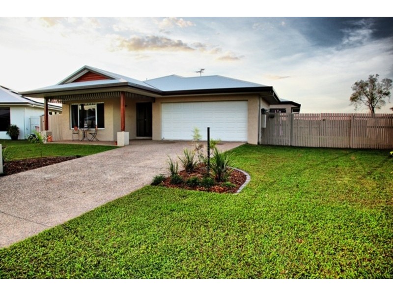 4 Rattray Street, Bushland Beach QLD 4818
