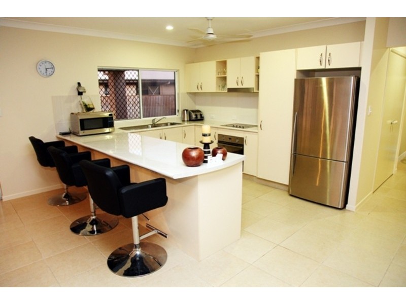 4 Rattray Street, Bushland Beach QLD 4818