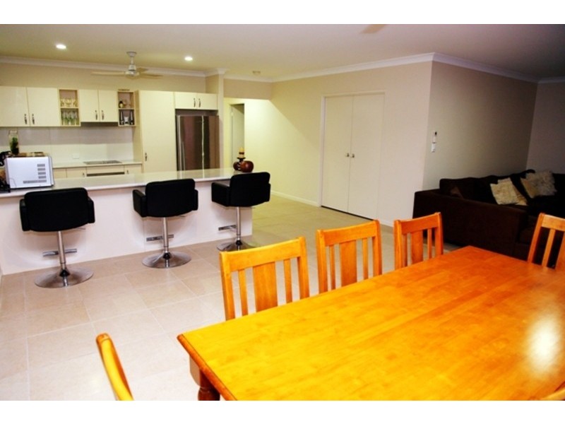 4 Rattray Street, Bushland Beach QLD 4818