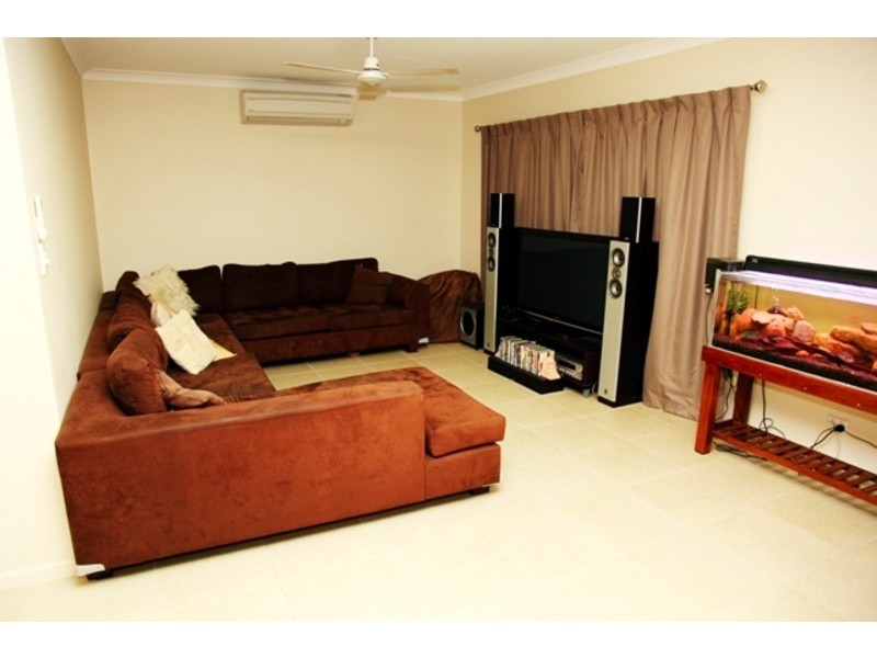 4 Rattray Street, Bushland Beach QLD 4818