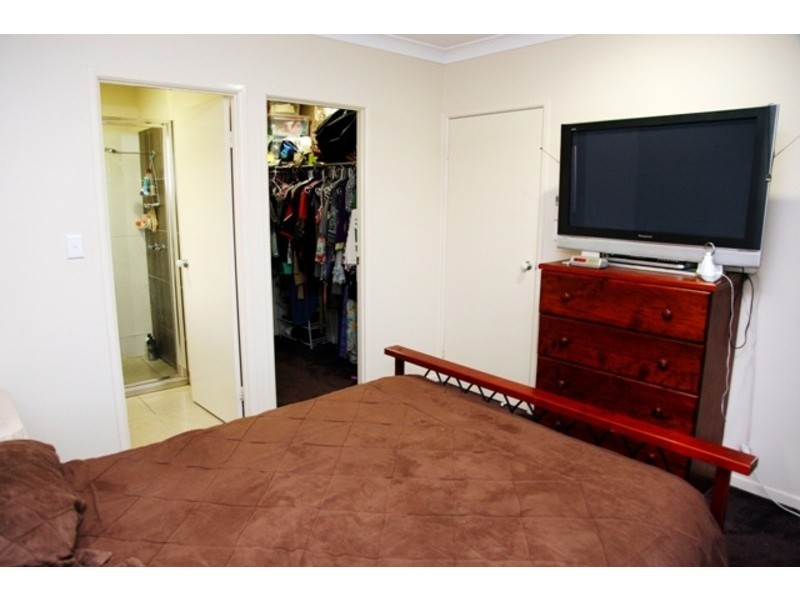 4 Rattray Street, Bushland Beach QLD 4818