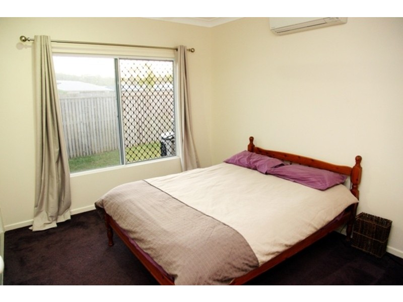 4 Rattray Street, Bushland Beach QLD 4818