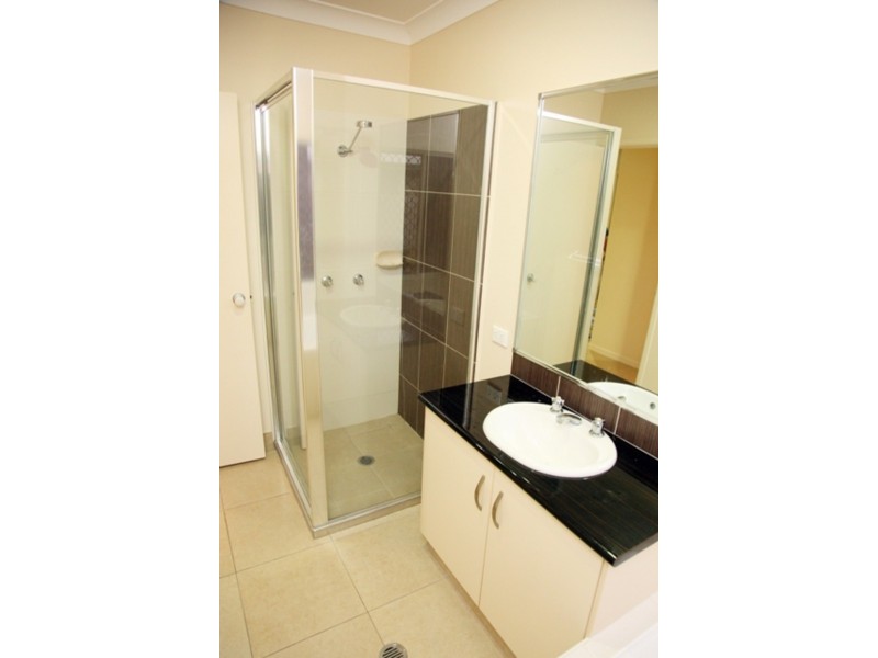 4 Rattray Street, Bushland Beach QLD 4818