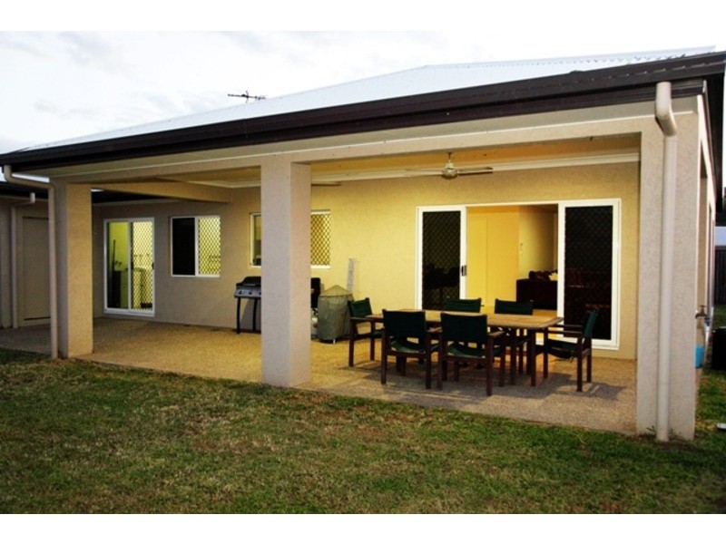 4 Rattray Street, Bushland Beach QLD 4818