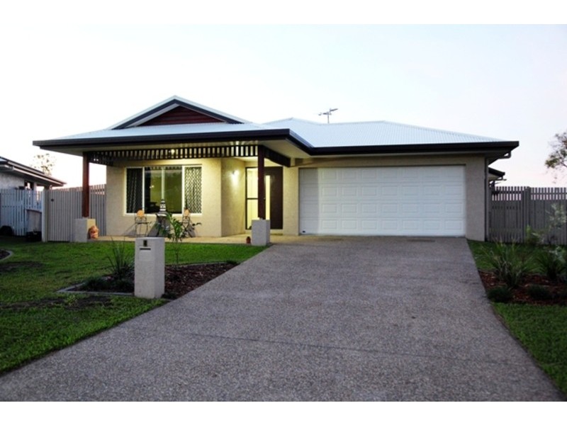 4 Rattray Street, Bushland Beach QLD 4818