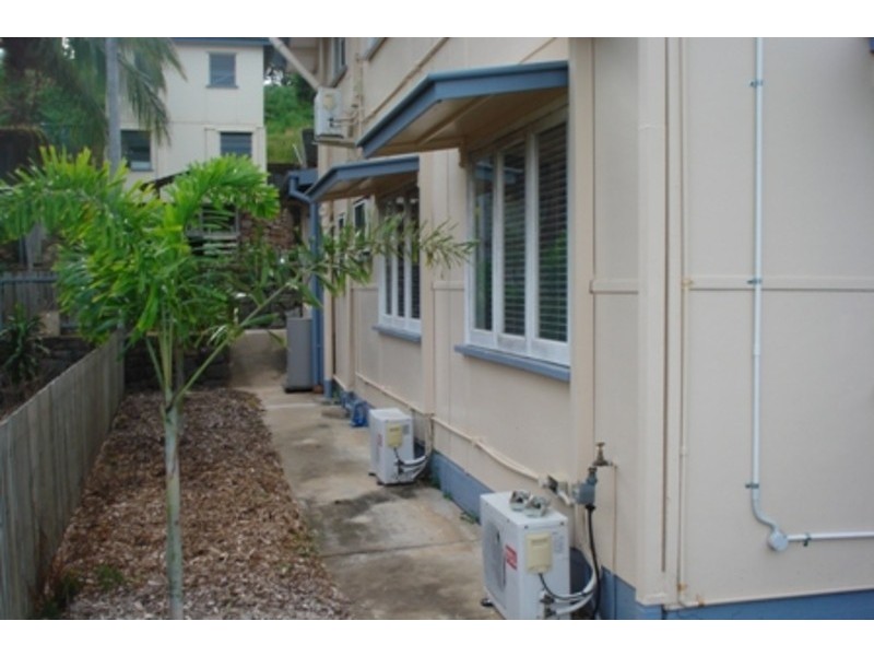 2/24 Hale Street, North Ward QLD 4810