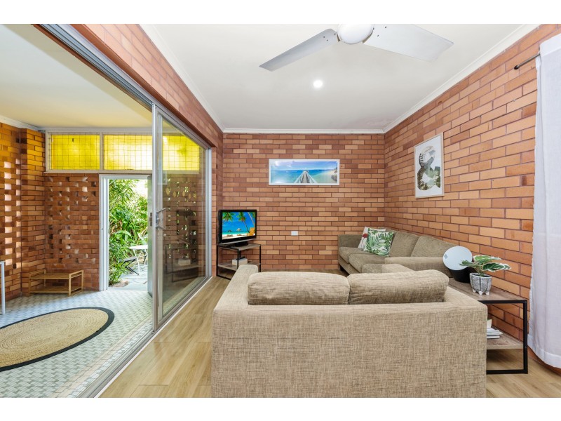 18 Edwards Street, West End QLD 4810