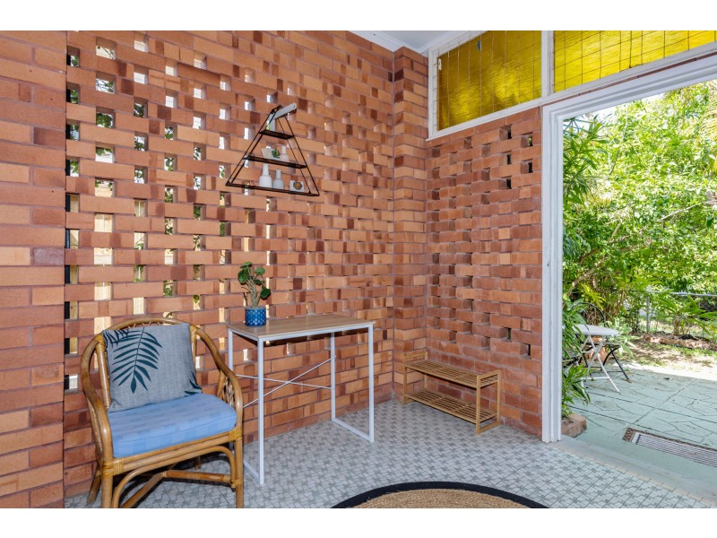 18 Edwards Street, West End QLD 4810