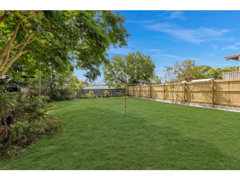 18 Edwards Street, West End QLD 4810