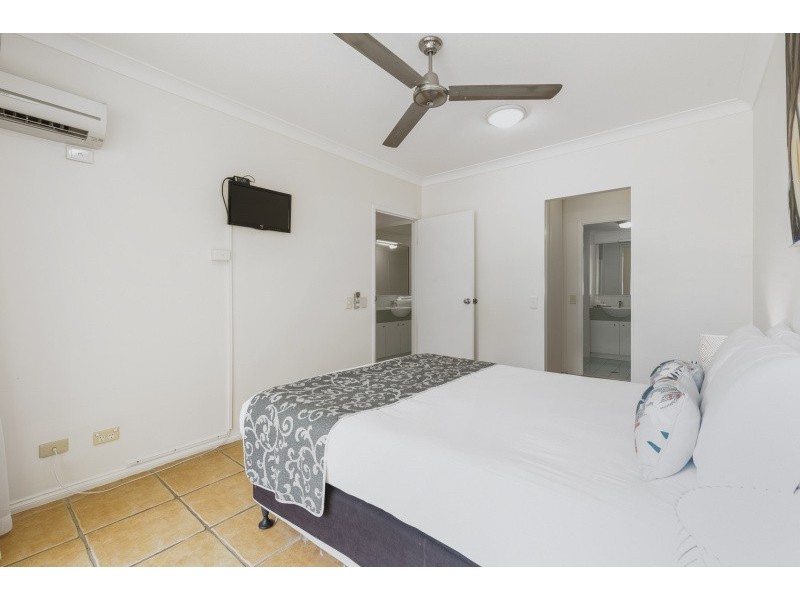 2/7 Mariners Drive, Townsville City QLD 4810