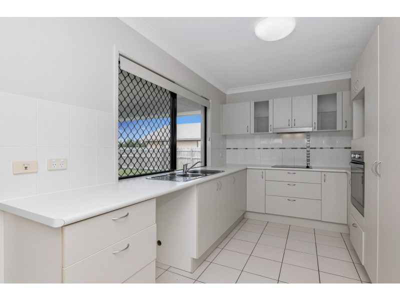 35 Limerick Way, Mount Low QLD 4818