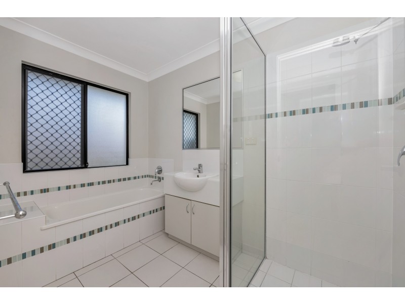 35 Limerick Way, Mount Low QLD 4818