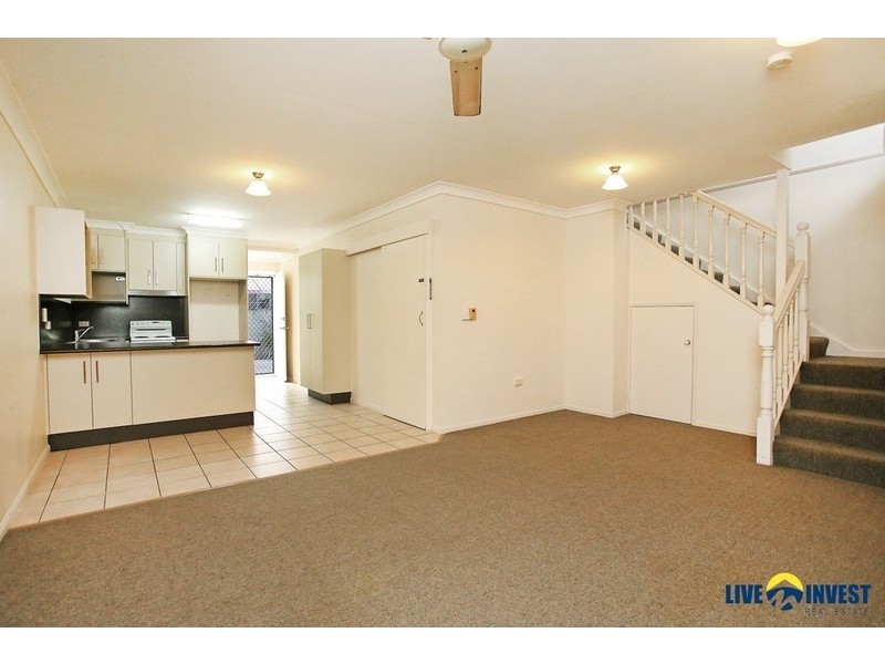 4/15 Lowth Street, Rosslea QLD 4812