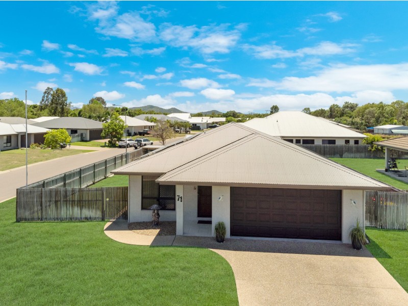 71 Daintree Drive, Bushland Beach QLD 4818