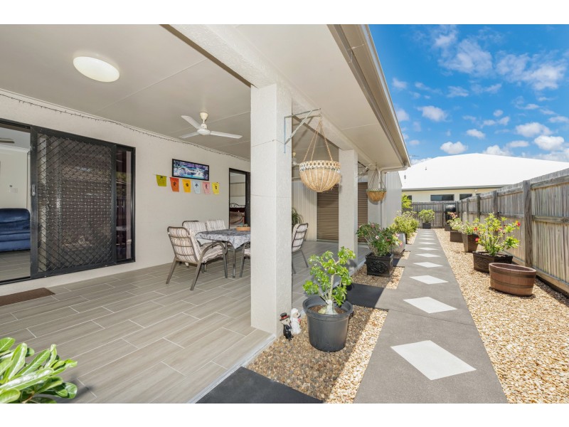 71 Daintree Drive, Bushland Beach QLD 4818