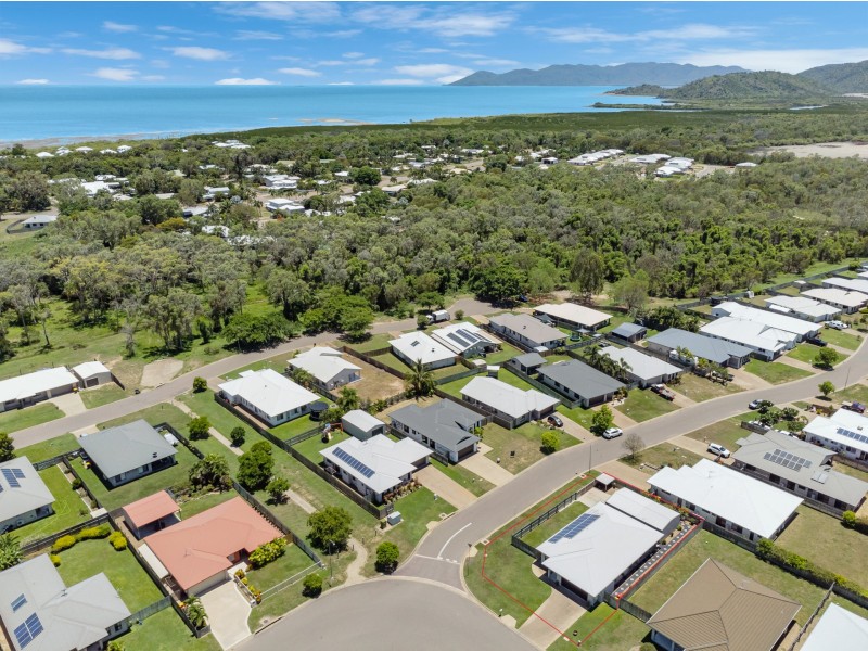 71 Daintree Drive, Bushland Beach QLD 4818