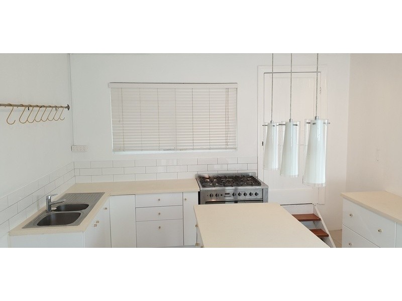 15 Baxter Street, West End QLD 4810