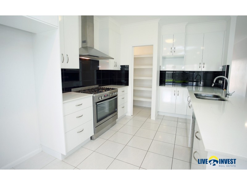 10 Fremont Street, Mount Low QLD 4818