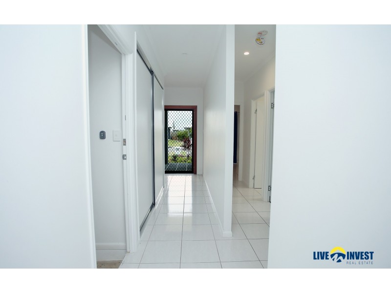 10 Fremont Street, Mount Low QLD 4818