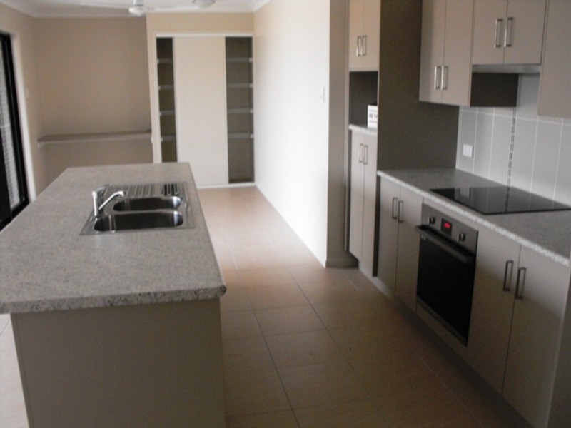 2/1 Claret Close, Condon QLD 4815