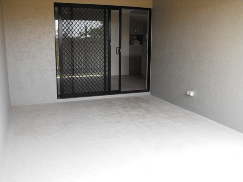 2/1 Claret Close, Condon QLD 4815