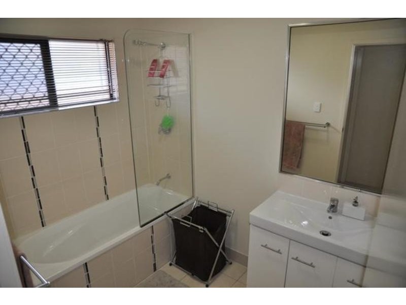 30 Parklands Drive, Mount Louisa QLD 4814