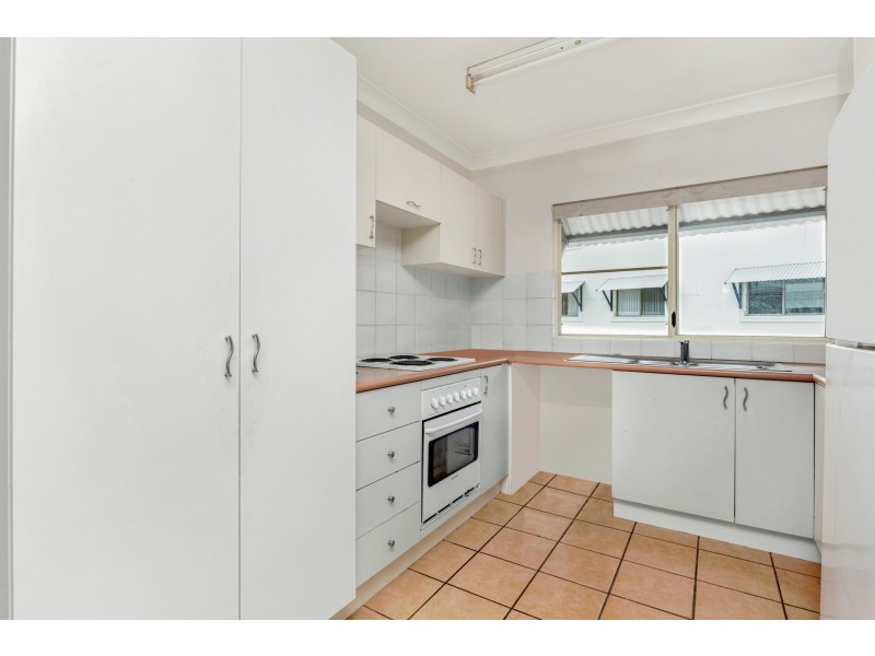 2/92 Regatta Crescent, Douglas QLD 4814