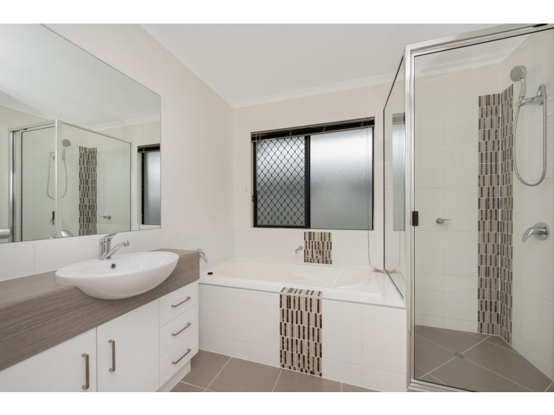 21 Hollanders Crescent, Kelso QLD 4815