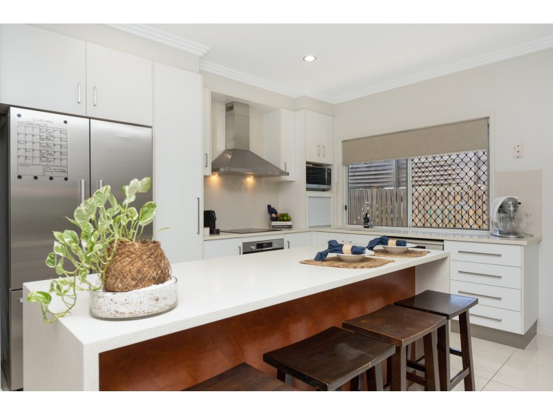 25 Leigh Street, West End QLD 4810