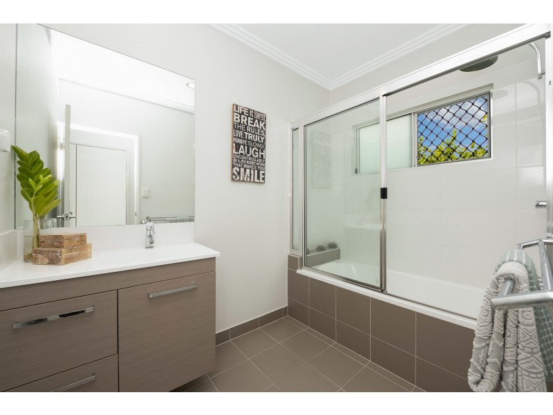 25 Leigh Street, West End QLD 4810