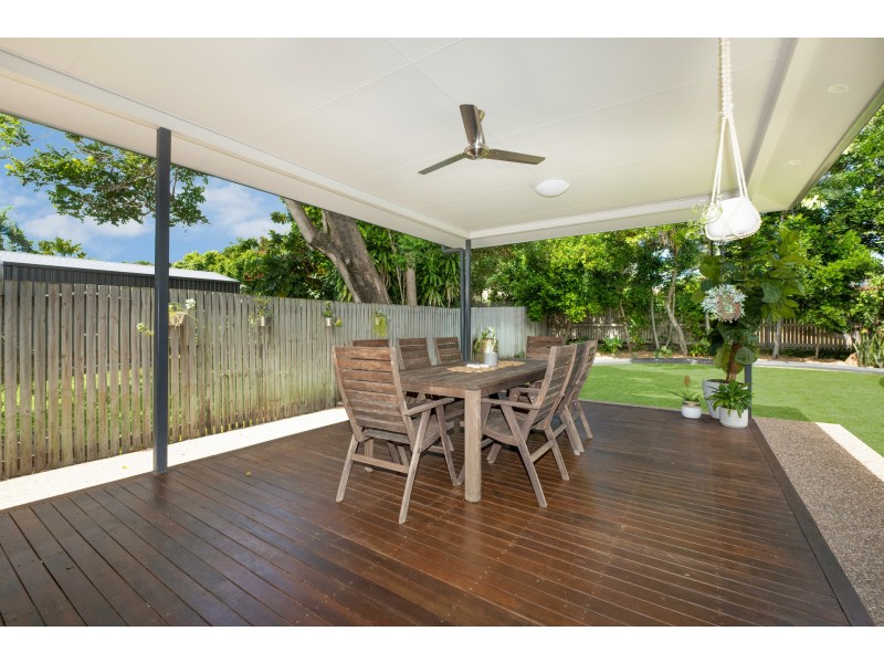 25 Leigh Street, West End QLD 4810