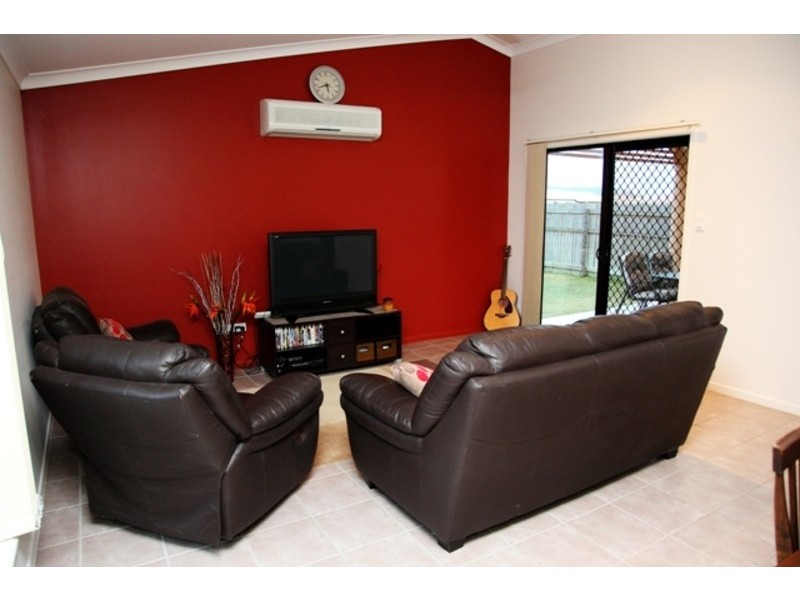 22 Newbury Drive, Mount Low QLD 4818