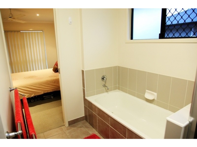 22 Newbury Drive, Mount Low QLD 4818