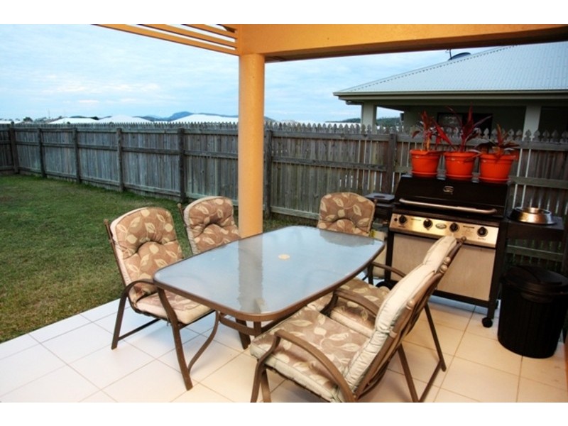 22 Newbury Drive, Mount Low QLD 4818