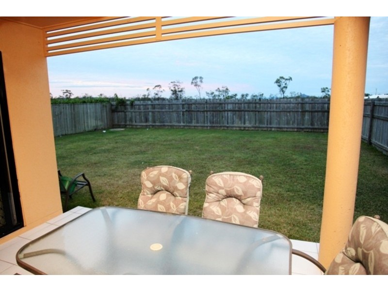 22 Newbury Drive, Mount Low QLD 4818