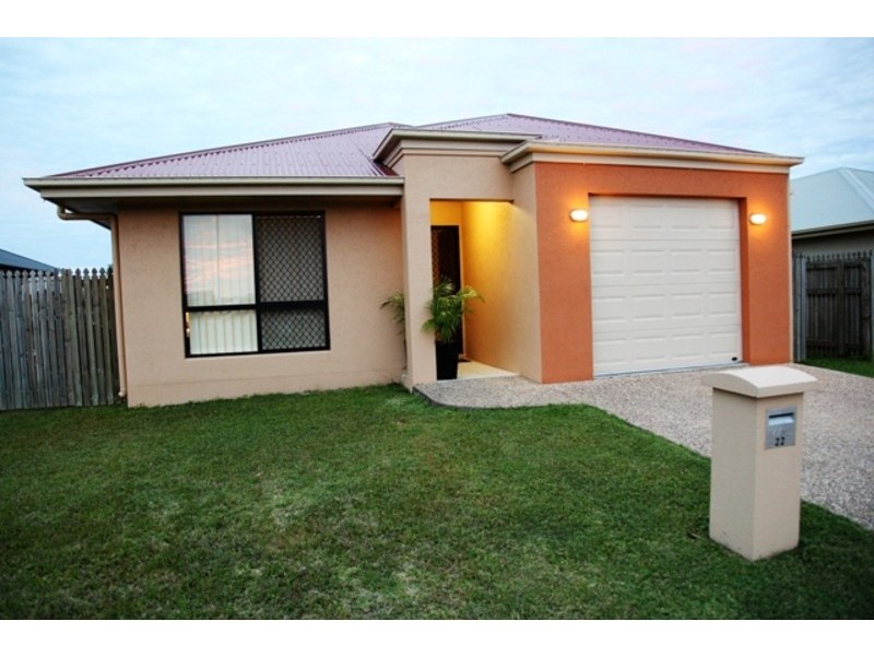 22 Newbury Drive, Mount Low QLD 4818