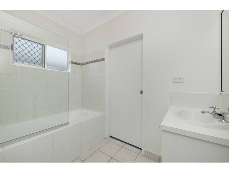 20 Lyndhurst Street, Mount Louisa QLD 4814