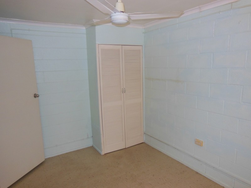 2/23 Carmody Street, Hermit Park QLD 4812