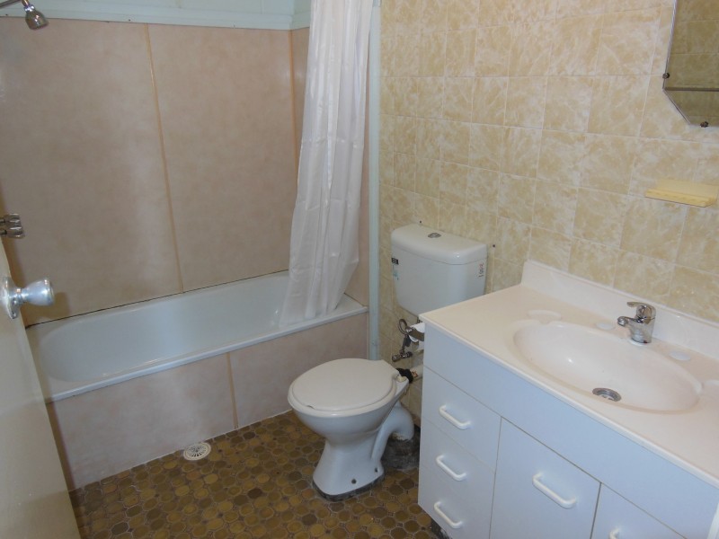 2/23 Carmody Street, Hermit Park QLD 4812