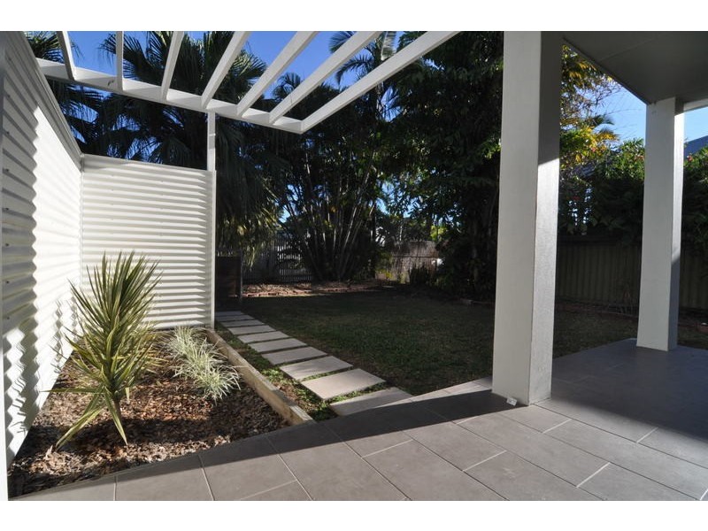 2/22 Sturges Street, Hermit Park QLD 4812