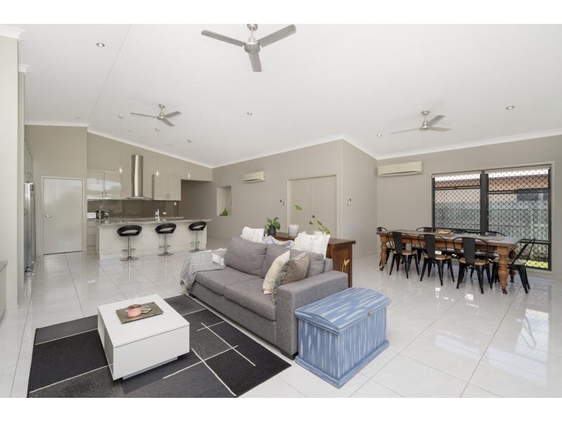 11 Beach Oak, Mount Low QLD 4818