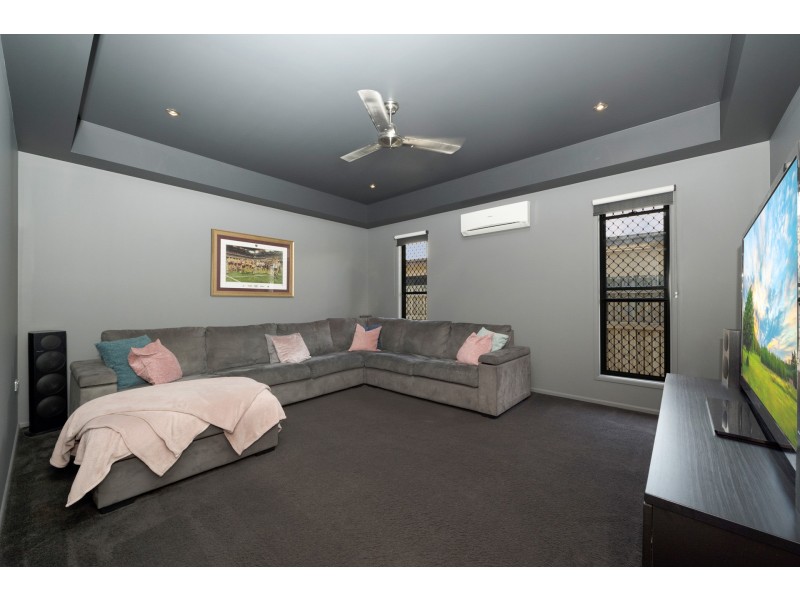 11 Beach Oak, Mount Low QLD 4818