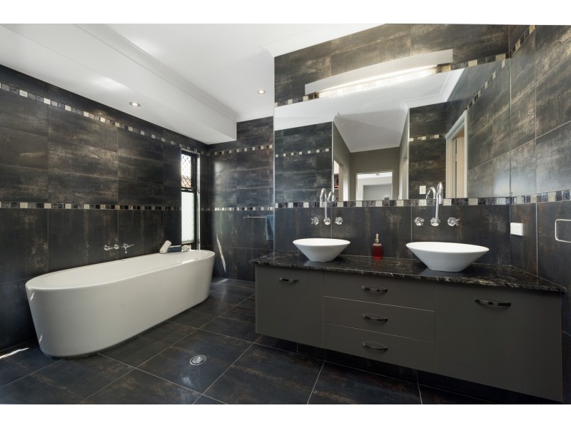 11 Beach Oak, Mount Low QLD 4818