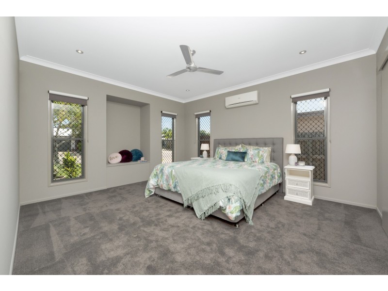 11 Beach Oak, Mount Low QLD 4818